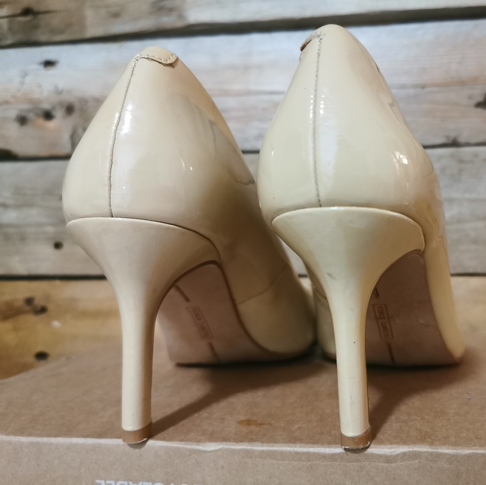 Vince Camuto Patent Beige Sariah Heels size 6.5 - Picture 4 of 14